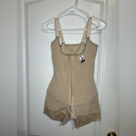 Moldeate suspender straps and hook closure shapewear short size L - Picture 2 of 12